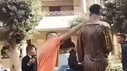 تفاصيل جديدة تقلب الموازين في واقعة “الملابس النسائية” بميت عاصم.. تقرير طبي للشاب إسلام وتنحّي محامي المتهمين