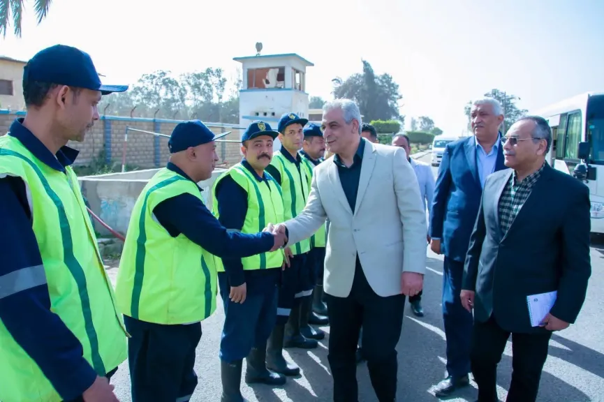 وزير الدولة للإنتاج الحربي يستهل أولى جولاته للشركات بـ(شركة أبو زعبل للكيماويات المتخصصة)