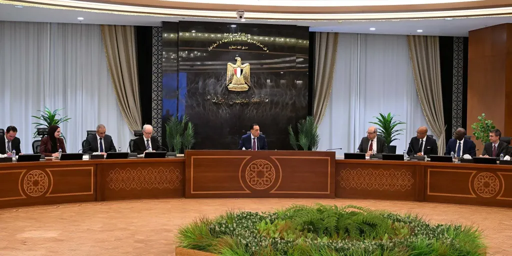 مدبولي يتابع مع نائب رئيس مؤسسة التمويل الدولية مستجدات ملف إدارة وتشغيل المطارات من خلال القطاع الخاص