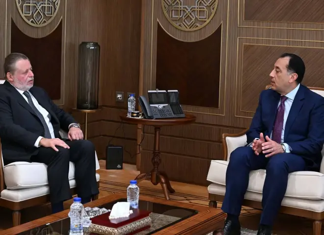 رئيس الوزراء يلتقي محافظ البنك المركزي لبحث عدد من الملفات المهمة