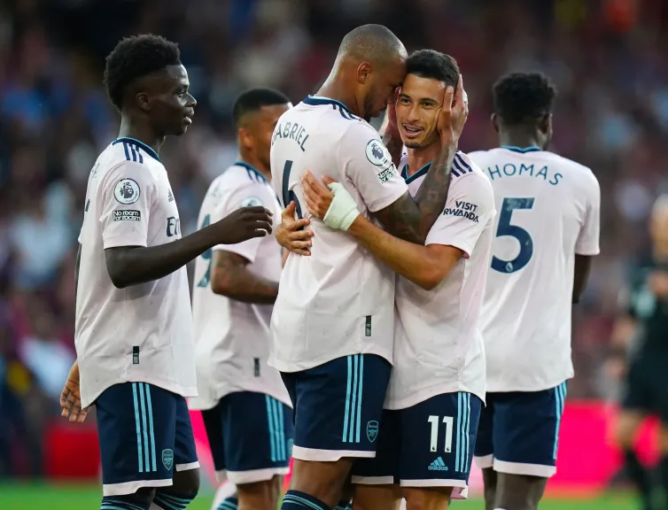 مارتينللي يعادل رقم نجم أرسنال السابق