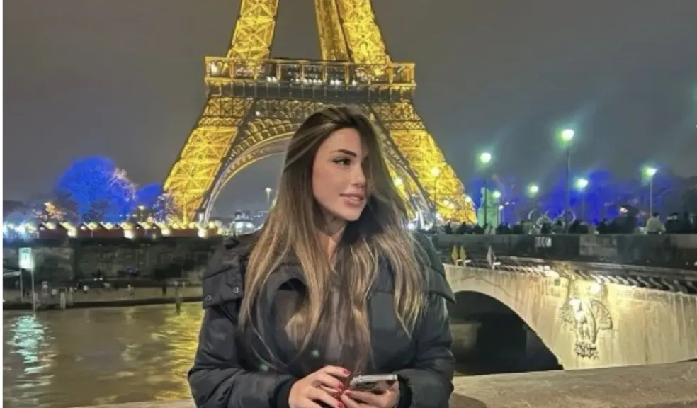 سارة سلامة تتألق بإطلالة شتوية أنيقة في باريس