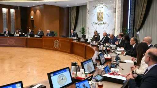 رئيس الوزراء: الحكومة تعمل على تنفيذ توجيهات الرئيس بضرورة توفير وإتاحة مختلف احتياجات القطاعات الإنتاجية والخدمية من الطاقة