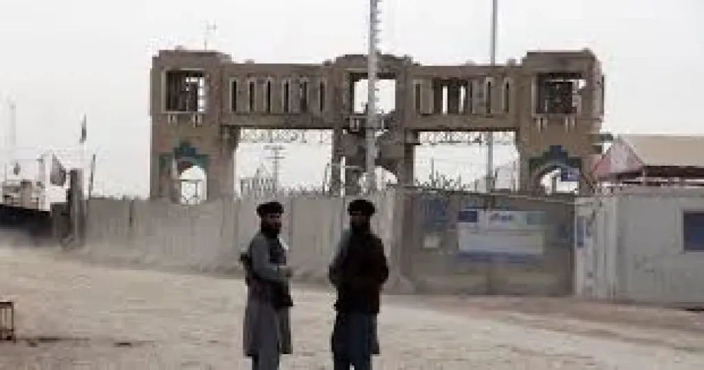 أفغانستان تفرج عن ثلاثة جنود باكستانيين وتسلمهم لوفد سعودي