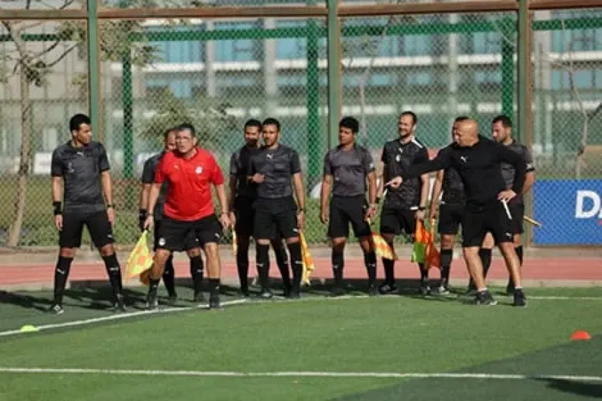 أوسكار رويز يقود تدريبا عمليا لـ 20 حكما بمركز المنتخبات الوطنية