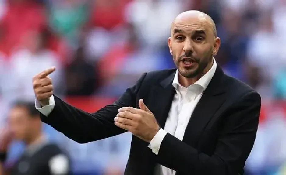 مارسيليا يتواصل مع الركراكي لخلافة دي زيربي