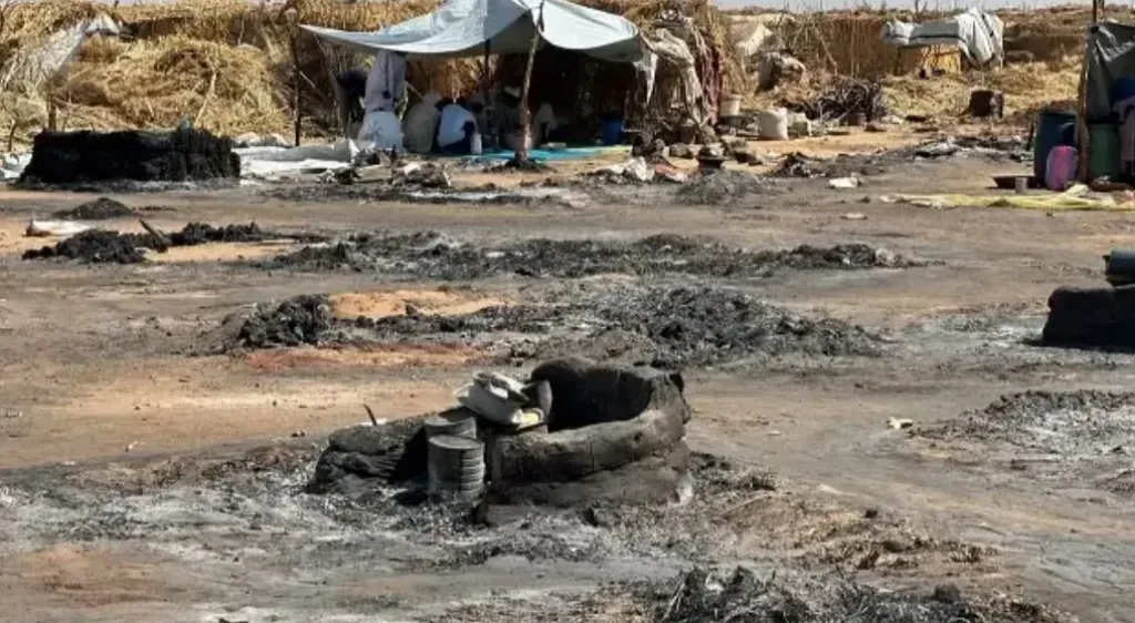 السودان.. تشرد 60 أسرة إثر حريق بمخيم للنازحين في شمال دارفور