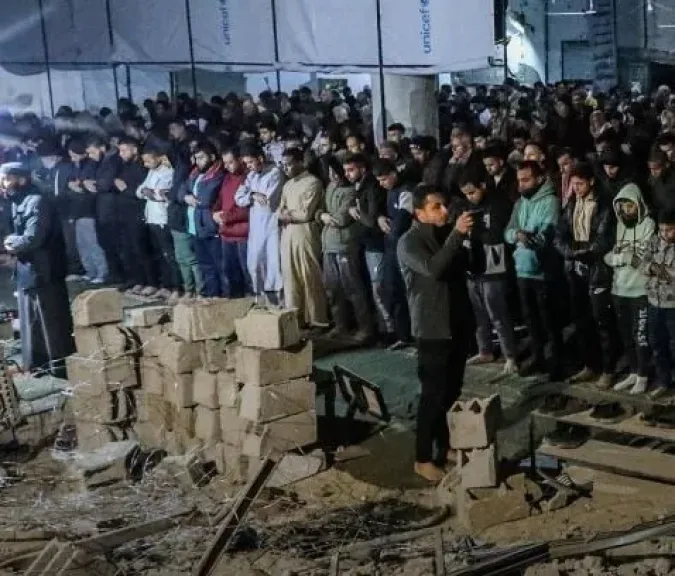فوق الركام.. أهالي غزة يؤدون التراويح في أول رمضان بعد الإبادة