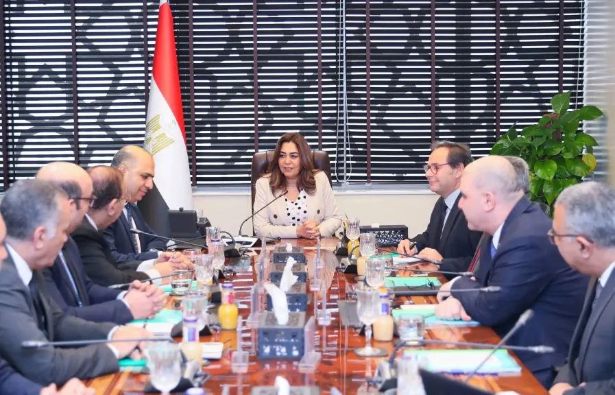 وزيرة البيئة: التوسع في إنشاء وحدات ”البيوجاز” بمحافظات الصعيد للاستفادة من المخلفات الزراعية