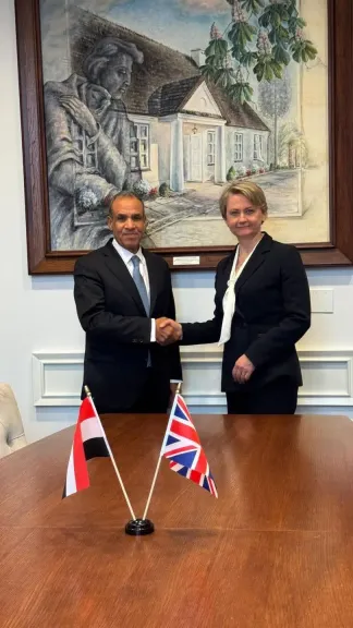 وزير الخارجية ونظيرته البريطانية يبحثان سبل دعم العلاقات الثنائية ومستجدات الوضع الإقليمى
