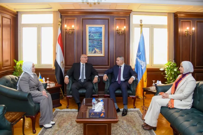 محافظ الإسكندرية يكرم الفريق أحمد خالد حسن سعيد المحافظ السابق