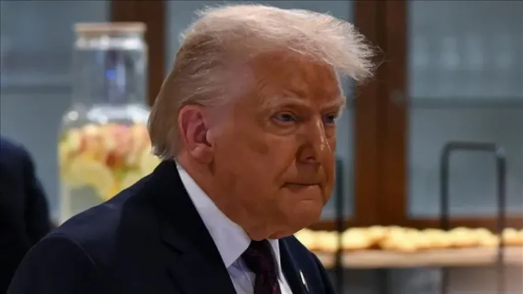 ترامب يصل إلى مقر انعقاد اجتماع مجلس السلام