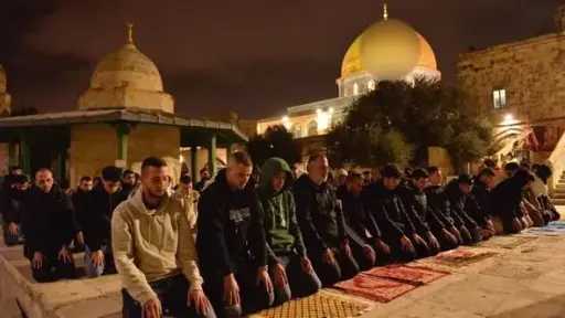 60 ألف مصل يؤدي صلاة العشاء والتراويح في الأقصى