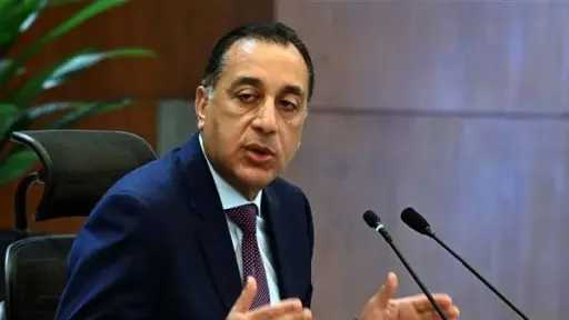 رئيس الوزراء يعود إلى القاهرة بعد مشاركته في مجلس السلام بواشنطن