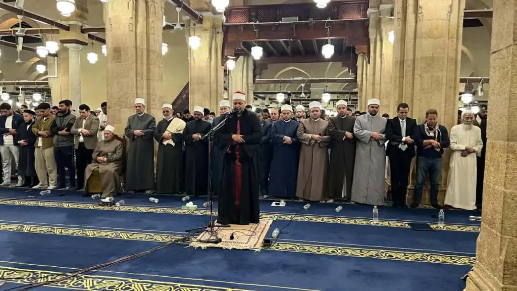 الجامع الأزهر يمتلئ بآلاف المصلين في الليلة الثالثة من رمضان ويحيي التراويح بالقراءات المتواترة