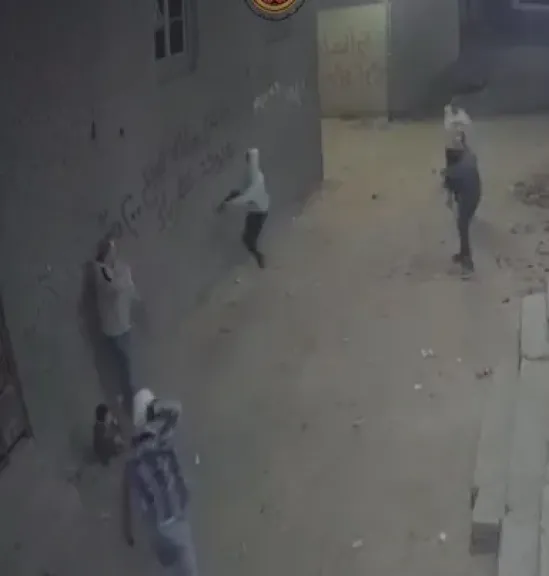 فيديو مرعب يكشف الحقيقة.. الأمن يضبط المتهمين بإطلاق الخرطوش على أب وطفله في القناطر