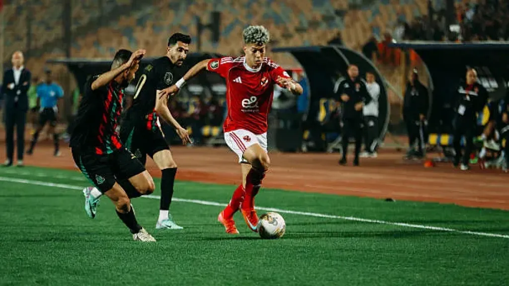 إمام عاشور ضمن 3 حلول.. كيف يحل توروب مشكلة الأهلي أمام سموحة؟