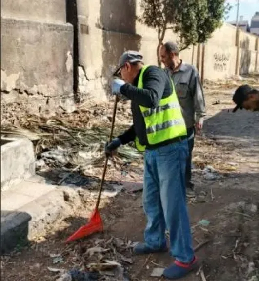 حملة نظافة مكبرة لرفع المخلفات بمقابر الإسماعيلية