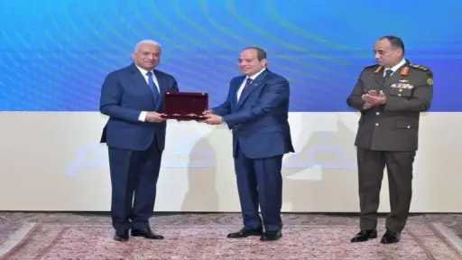 السيسي يكرّم الفريق أول عبدالمجيد صقر ويمنحه نوط الجمهورية من الطبقة الأولى