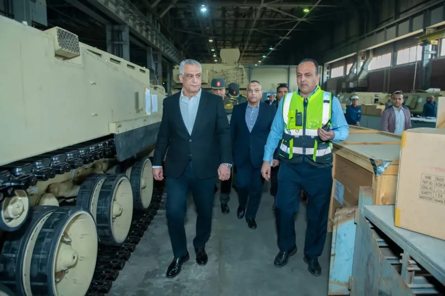 وزير الإنتاج الحربي يتابع العمل بمصنع إنتاج وإصلاح المدرعات وشركة أبو زعبل للصناعات الهندسية