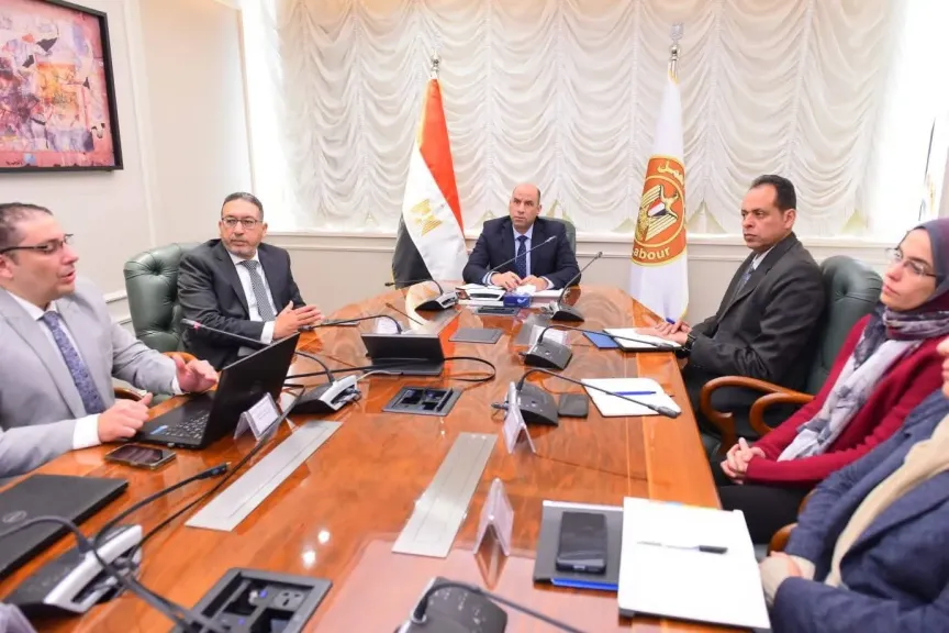 وزير العمل يستمع من وفد شركة الأنظمة الذكية المؤمنة للبرمجيات «3S» إلى ما تم إنجازه في مشروع ميكنة خدمات الوزارة