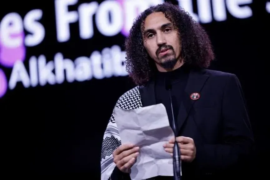 مخرج فلسطيني يصدح بمهرجان برلين السينمائي: ألمانيا شريكة في الإبادة بغزة