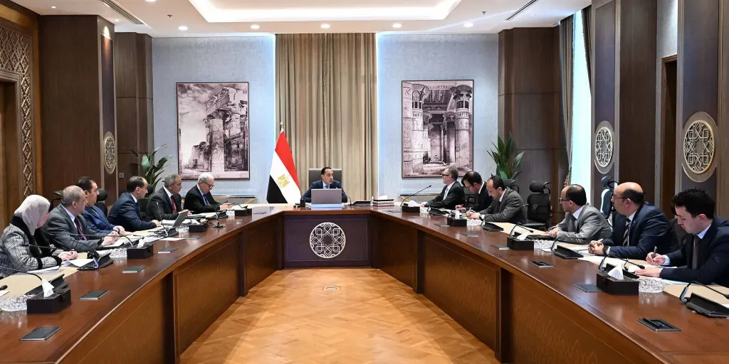 رئيس الوزراء يستعرض رؤية وزارة التخطيط وخطة عملها خلال الأعوام الثلاثة المقبلة