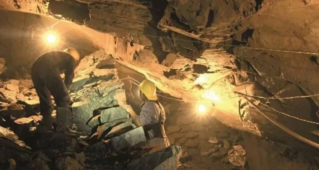 مقتل شخصين في هجوم مسلح على منجم ذهب في إندونيسيا