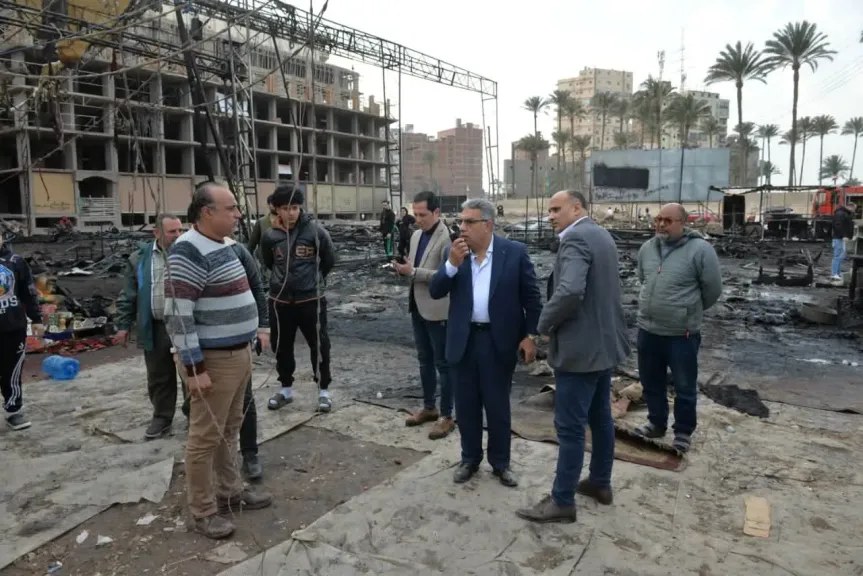 محافظ الدقهلية يتفقد موقع حريق الخيمة الرمضانية أمام بوابة توشكي.. ويوجه بإزالة الإشغالات