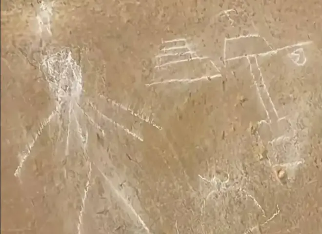 القبض على مرشد سياحي كتب على هرم أوناس بسقارة والآثار تتعرض للحماية