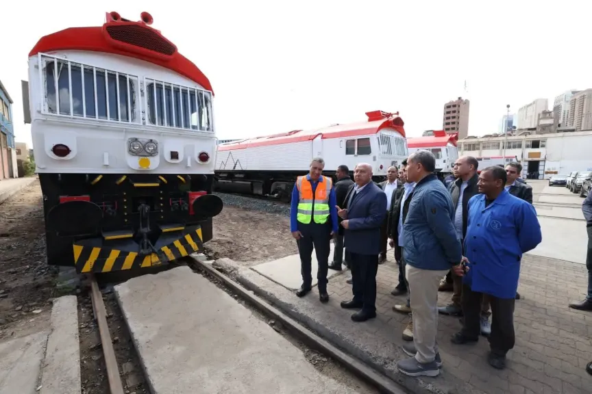 وزير النقل يتفقد ورش إيرماس المتخصصة في عمرة وصيانة جرارات السكك الحديدية