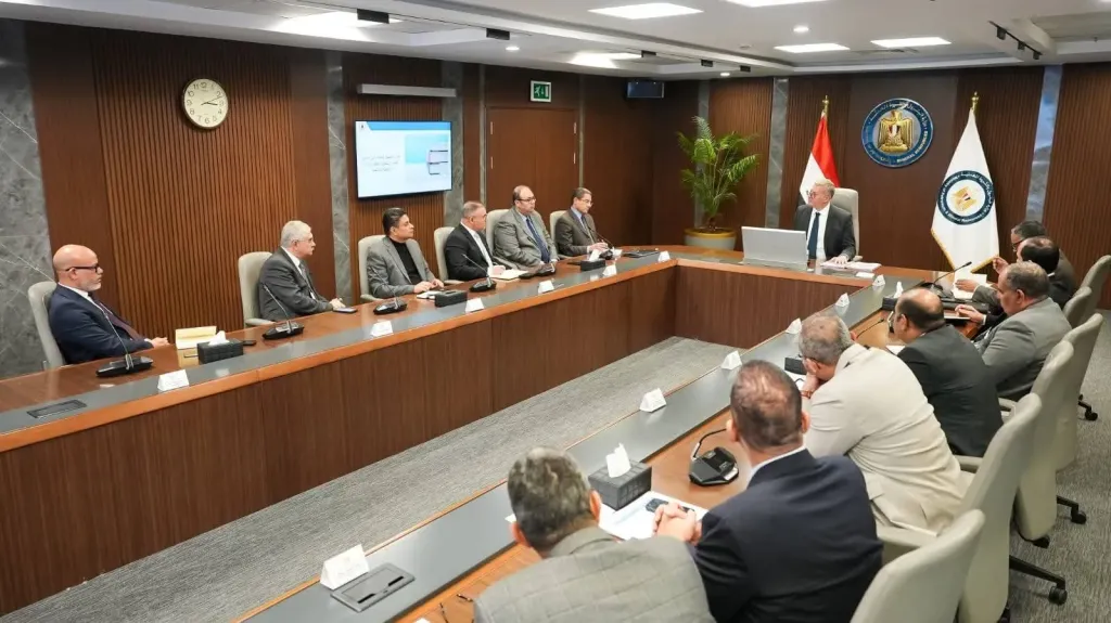 وزير البترول يتابع مع شركات الخدمات العالمية تطوير تكنولوجيا حفر الآبار لزيادة الإنتاج البترولي