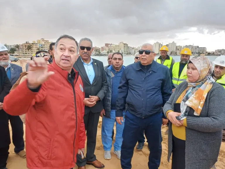 محافظ مطروح: يتفقد اعمال تطوير كوبري روميل