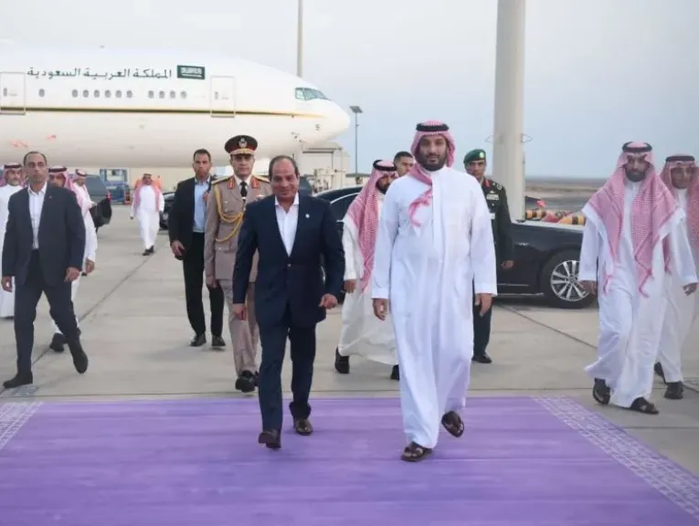 الرئيس السيسي يصل إلى السعودية في زيارة أخوية.. ومحمد بن سلمان في مقدمة مستقبليه
