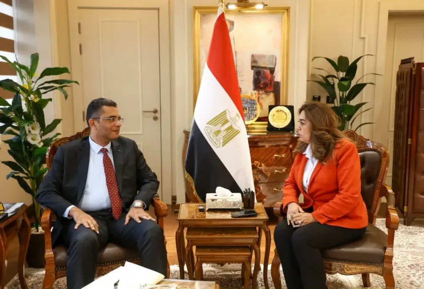 وزيرة التنمية المحلية تتابع مشروعات البحر الأحمر وتوجه بالتصدي للتعديات والإشغالات