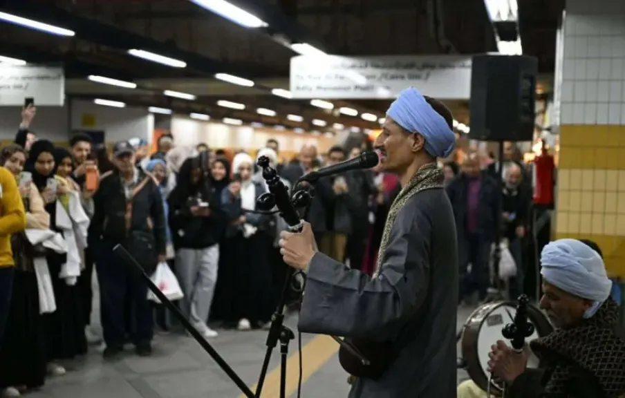 السيرة الهلالية في مترو الأنفاق لأول مرة وتخطف أنظار الركاب