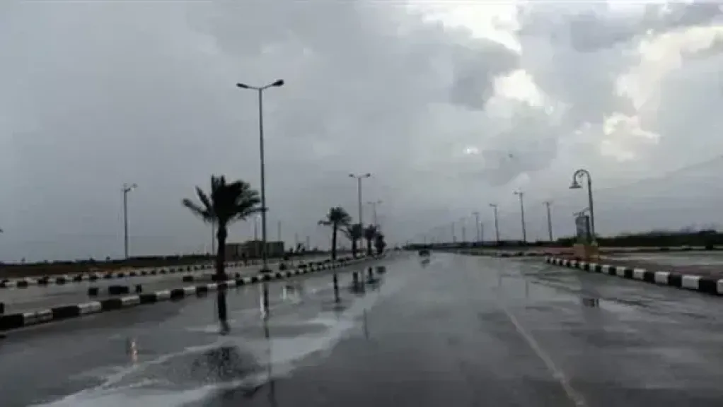 منخفض جوي يضرب البلاد.. الأرصاد عن طقس الغد: رياح شديدة البرودة وأمطار غزيرة