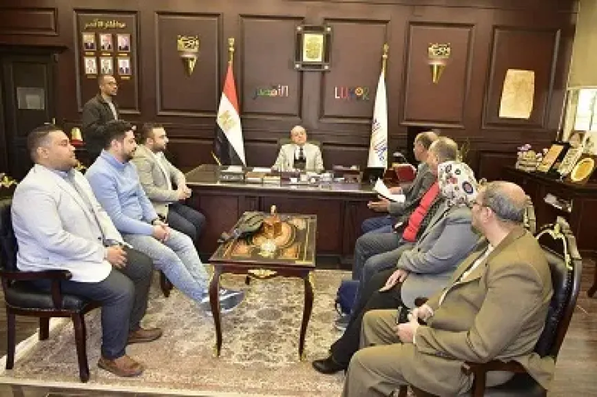 محافظ الأقصر يبحث مع نقابة الأطباء دعم المنظومة الصحية وتلبية الاحتياجات