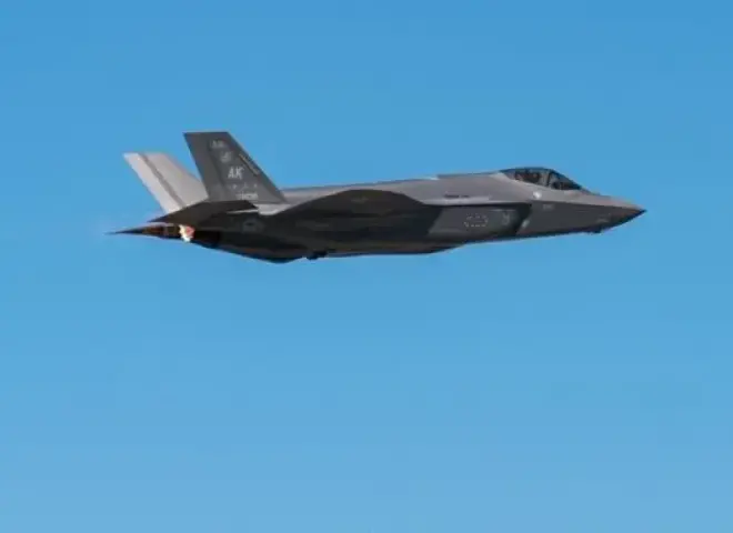 تحسبا لمهاجمة إيران.. 12 مقاتلة إف-22 أمريكية تهبط بإسرائيل