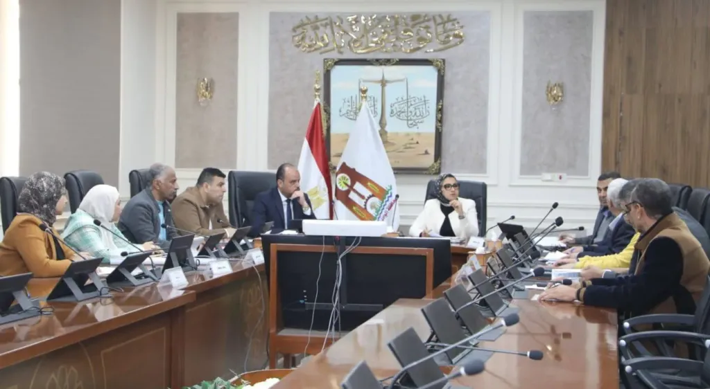 محافظ الوادي الجديد: استمرار وقف أي تخصيص للأراضي الزراعية بمناطق الحظر المائي