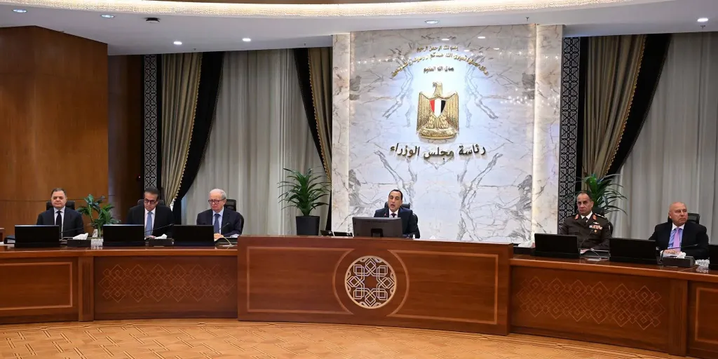 مدبولي يهنئ فخامة الرئيس والشعب المصري بمناسبة الذكرى الـ 53 لانتصارات العاشر من رمضان ”أكتوبر 1973”