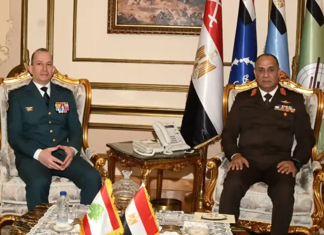 القائد العام للقوات المسلحة وزير الدفاع والإنتاج الحربى يلتقى قائد الجيش اللبنانى