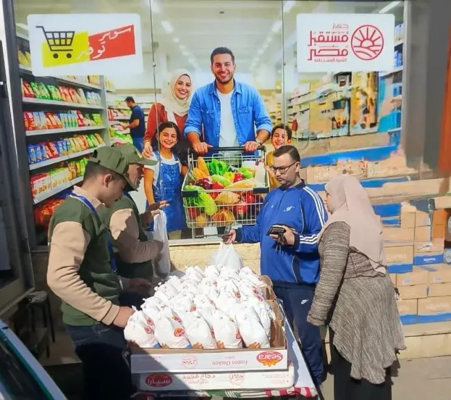 محافظ الغربية يتابع توافد المواطنين على سيارات البيع المتنقلة لجهاز مستقبل مصر لتوفير الدواجن