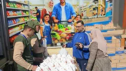 محافظ الغربية يتابع توافد المواطنين على سيارات البيع المتنقلة لجهاز مستقبل مصر لتوفير الدواجن