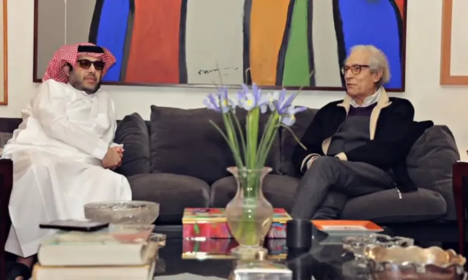 تركي آل الشيخ يزور فاروق حسني داخل منزله بالقاهرة