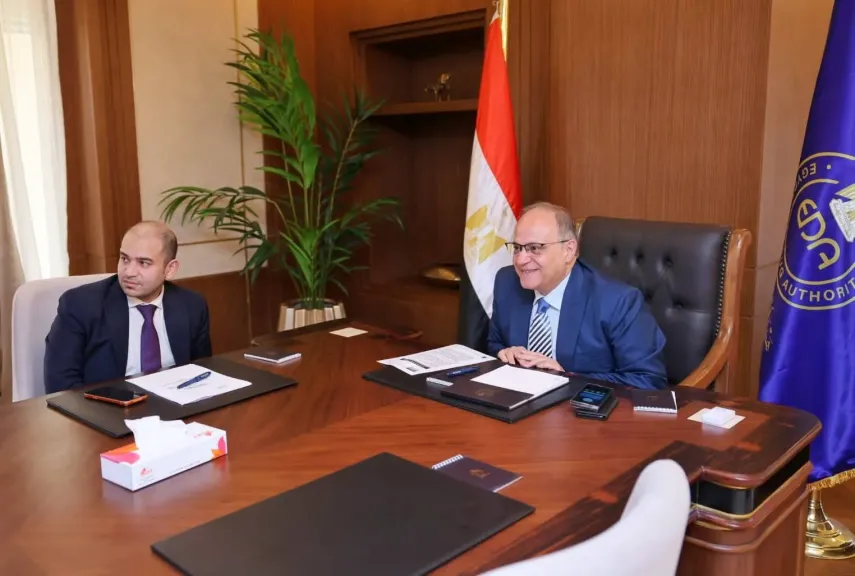 رئيس هيئة الدواء المصرية يعقد اجتماعاً مع المدير العام للهيئة الإيفوارية لتنظيم المنتجات الصيدلانية