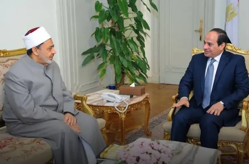 الرئيس السيسي يجري اتصالا هاتفيا بشيخ الأزهر للاطمئنان على صحته