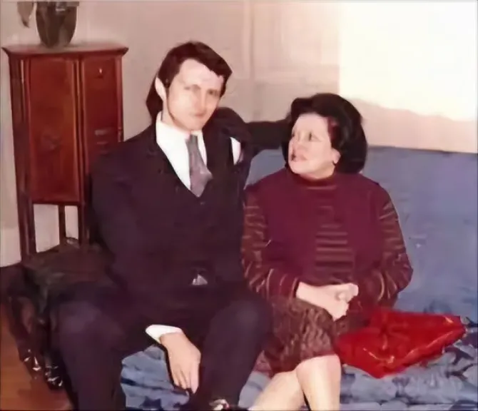 وفاة نجل الفنانة الراحلة ليلى مراد بعد صراع مع المرض .. نجل رجل أعمال شهير