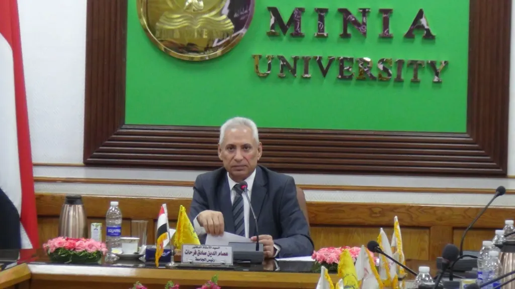 رئيس جامعة المنيا يشارك في اجتماع وزير التعليم العالى مع من رؤساء الجامعات الاهلية