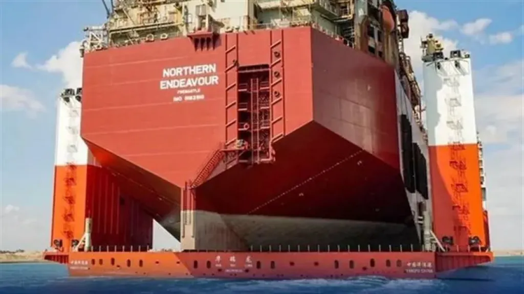 عبور سفينة الغطس الصينية ”HUA RUI LONG” لقناة السويس ضمن قافلة الجنوب